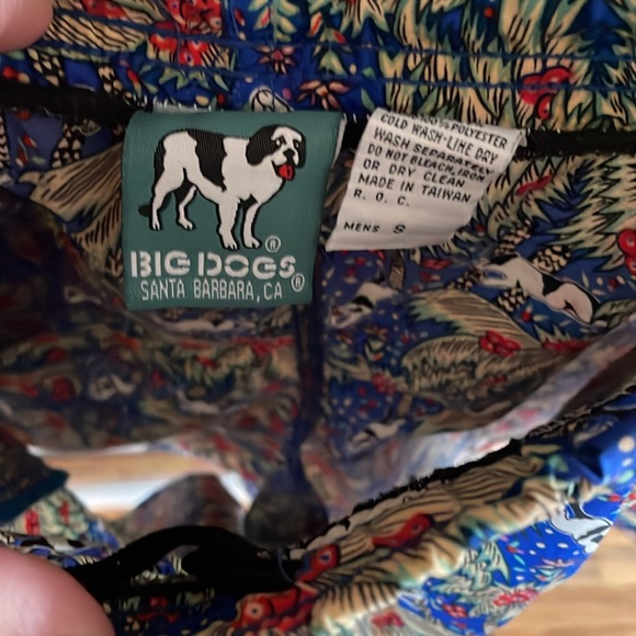 Dog and tropical style shorts - Picture 5 of 5